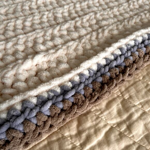 Baby Boy Handmade Neutral Minimalist Cottage Babyshower Chuncky Blanket - Picture 12 of 13